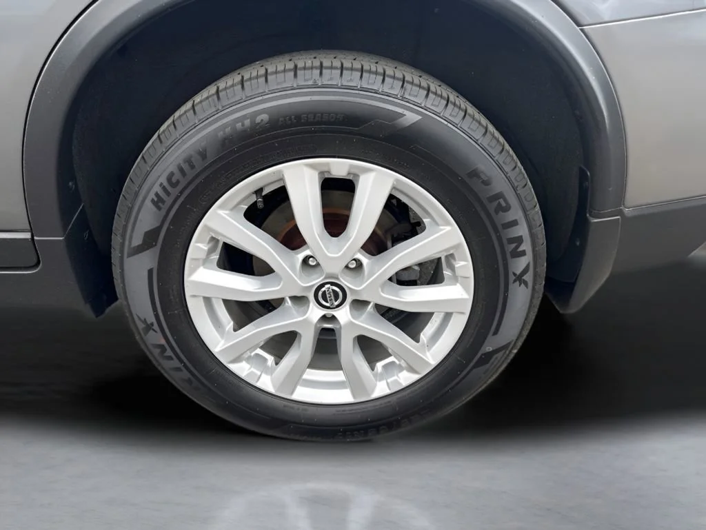 Used 2018  Nissan SV image 32