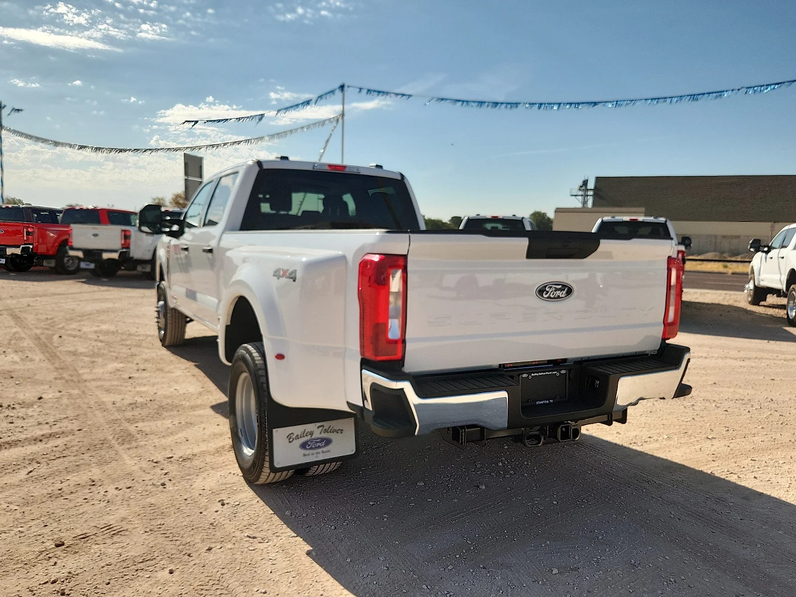 New 2027 Oxford White Ford XLT image 5