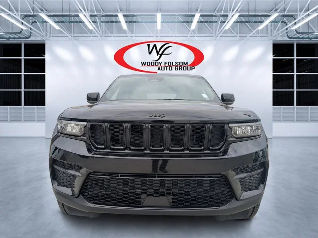 Used 2025 Black Jeep Altitude X image 8