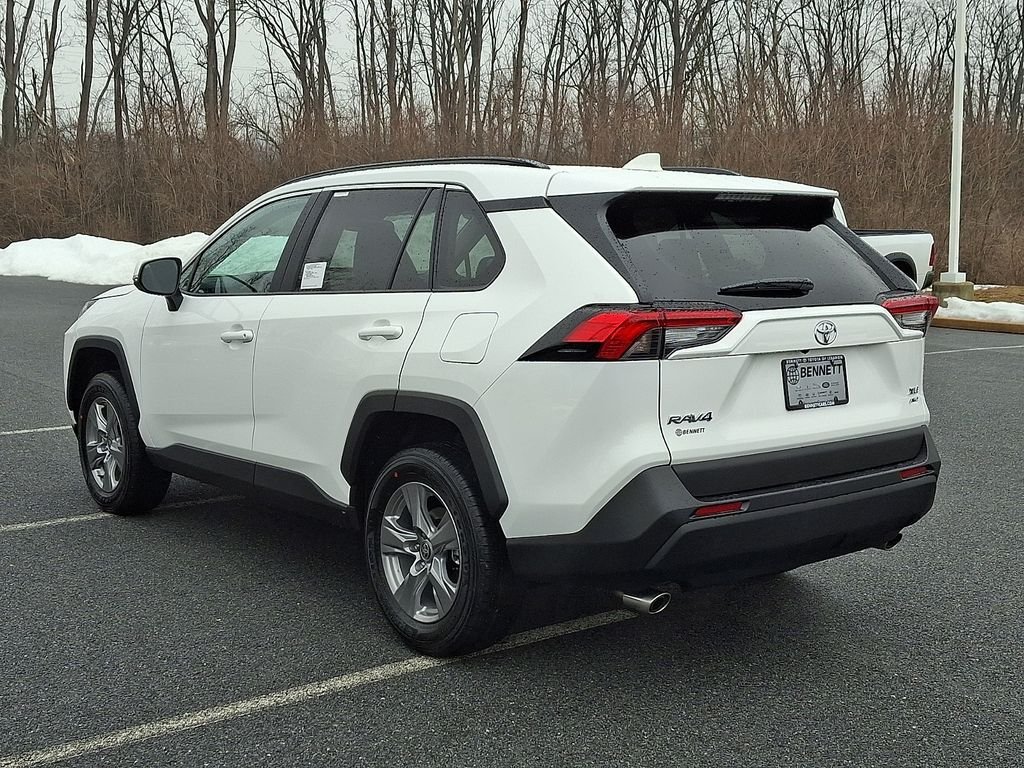 2025 Toyota RAV4 XLE - Photo 8