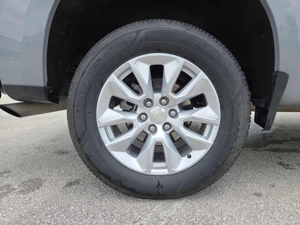 Used 2024 Slate Gray Metallic Chevrolet Custom image 20