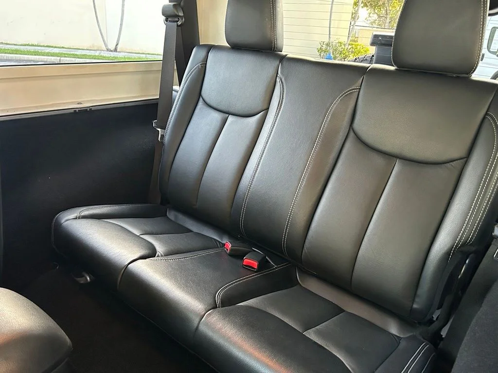 Used 2016 Silver Jeep Sahara image 33