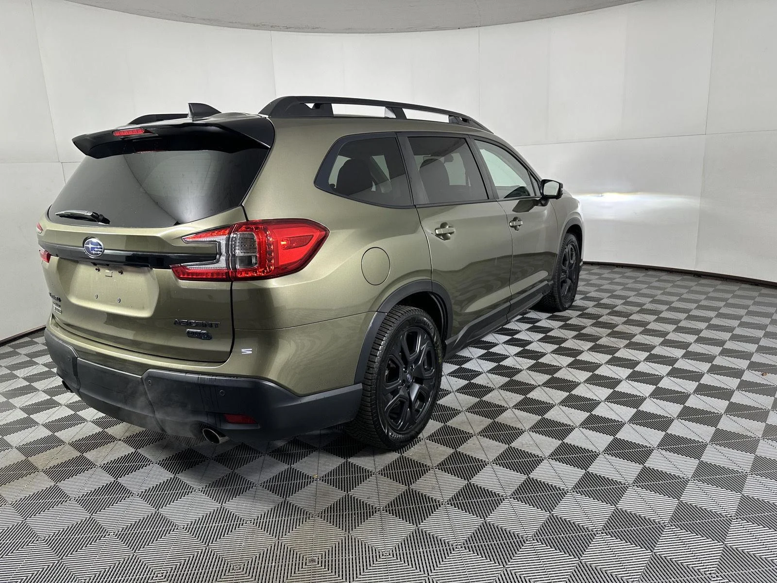 Used 2023 Autumn Green Metallic Subaru Onyx Edition Limited image 13