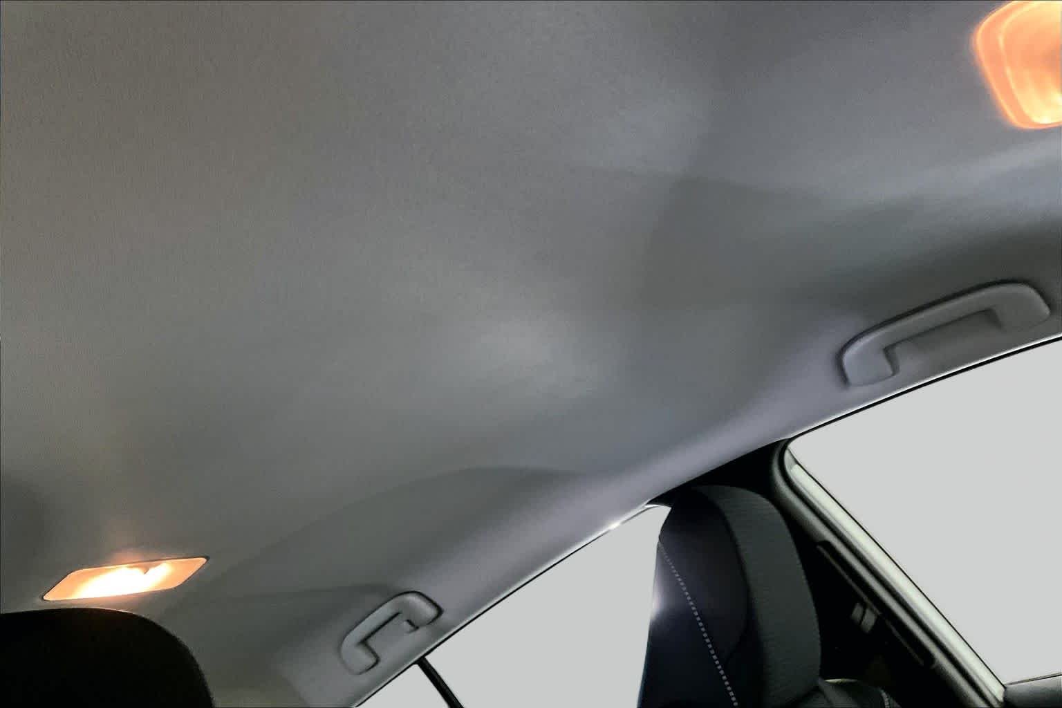 Used 2022 Wind Chill Pearl Toyota LE image 13