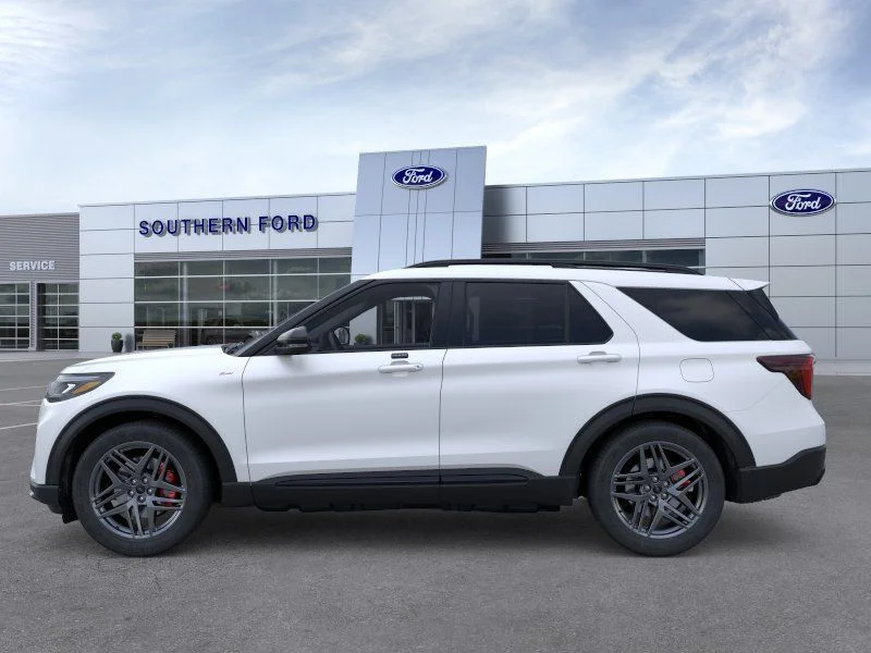 New 2026 Star White Metallic Tri-Coat Ford ST-Line image 3