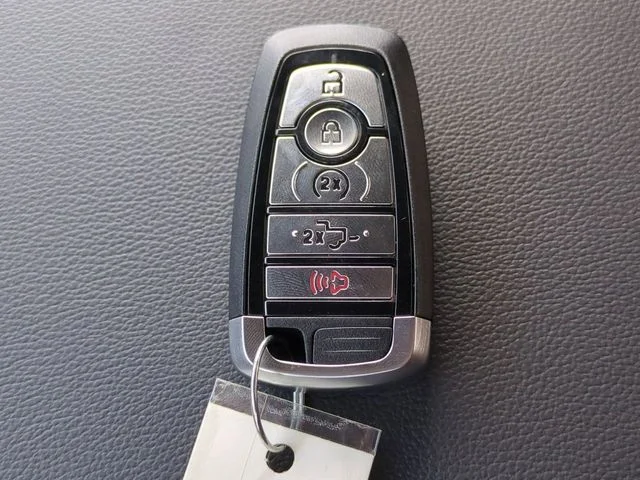 New 2026 Oxford White Ford XLT image 28