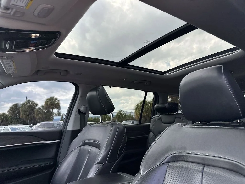 Used 2022 Bright White Clearcoat Jeep Limited image 16