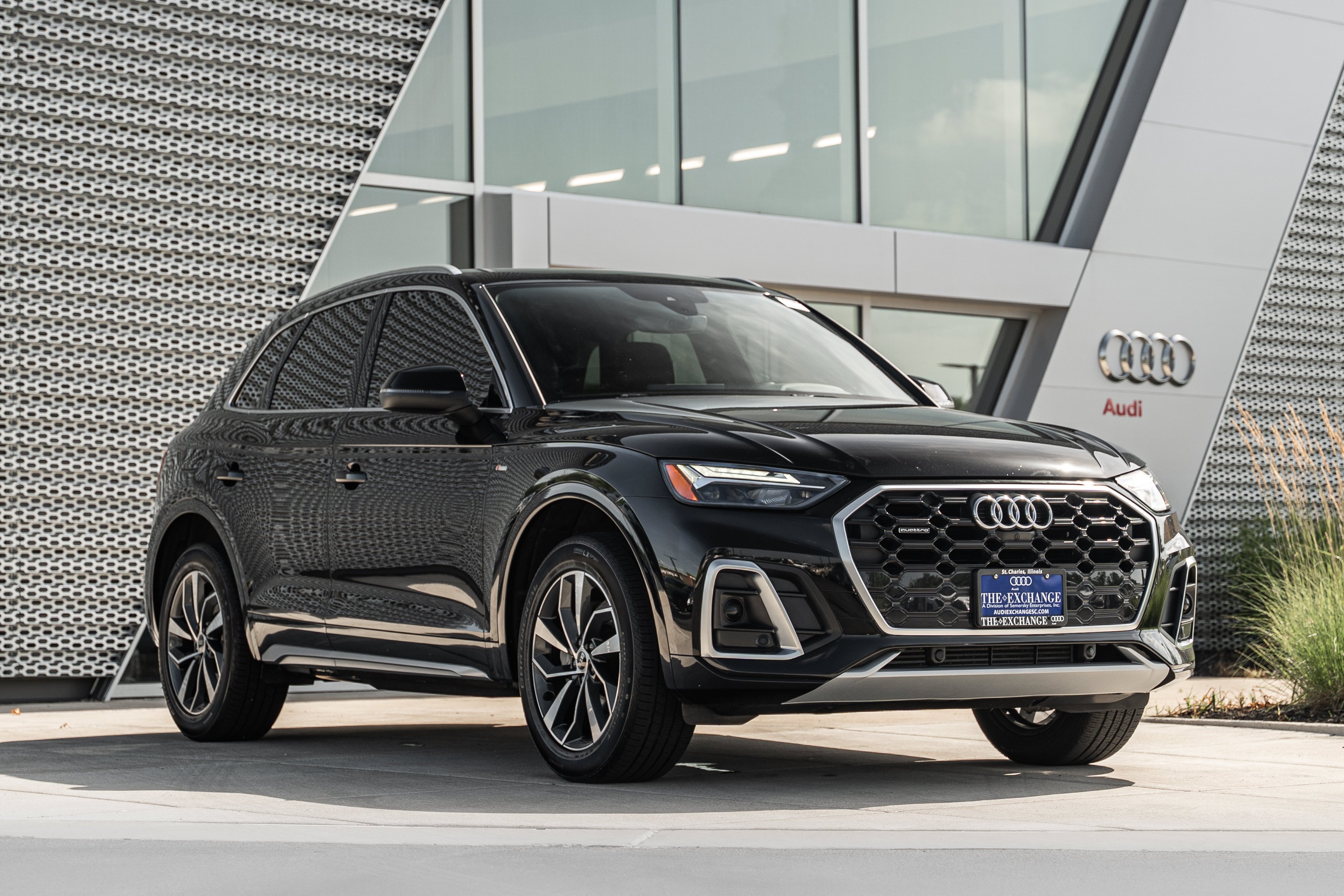 2022 Audi Q5 45 Premium Plus's photo