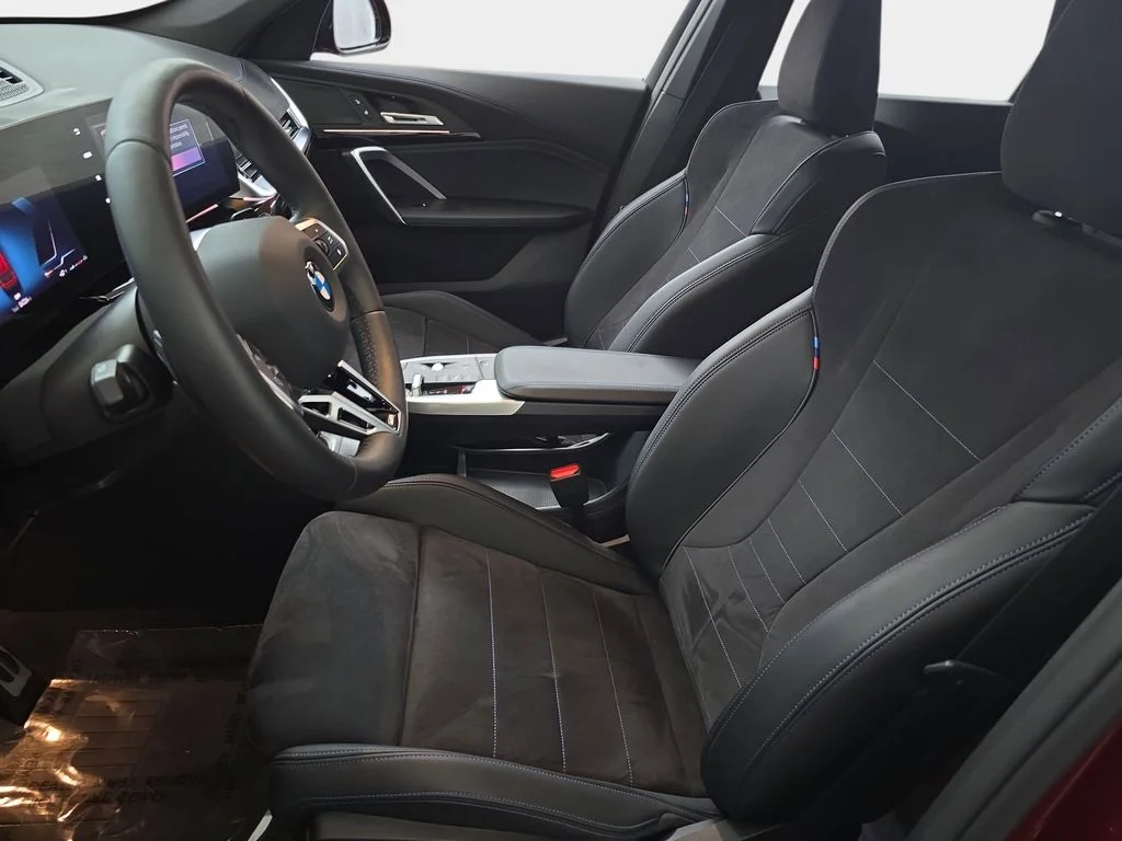 Used 2026 Vegas Red Metallic BMW xDrive28i image 18