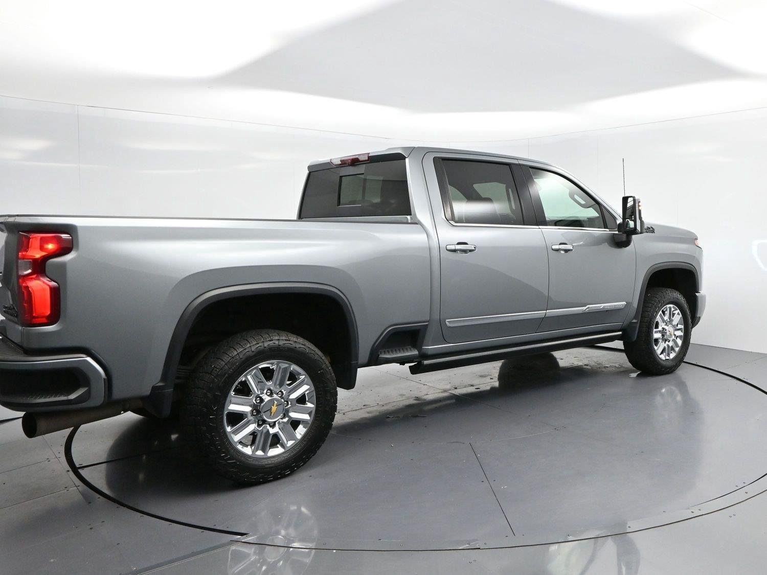 Used 2024 Sterling Gray Metallic Chevrolet High Country image 7