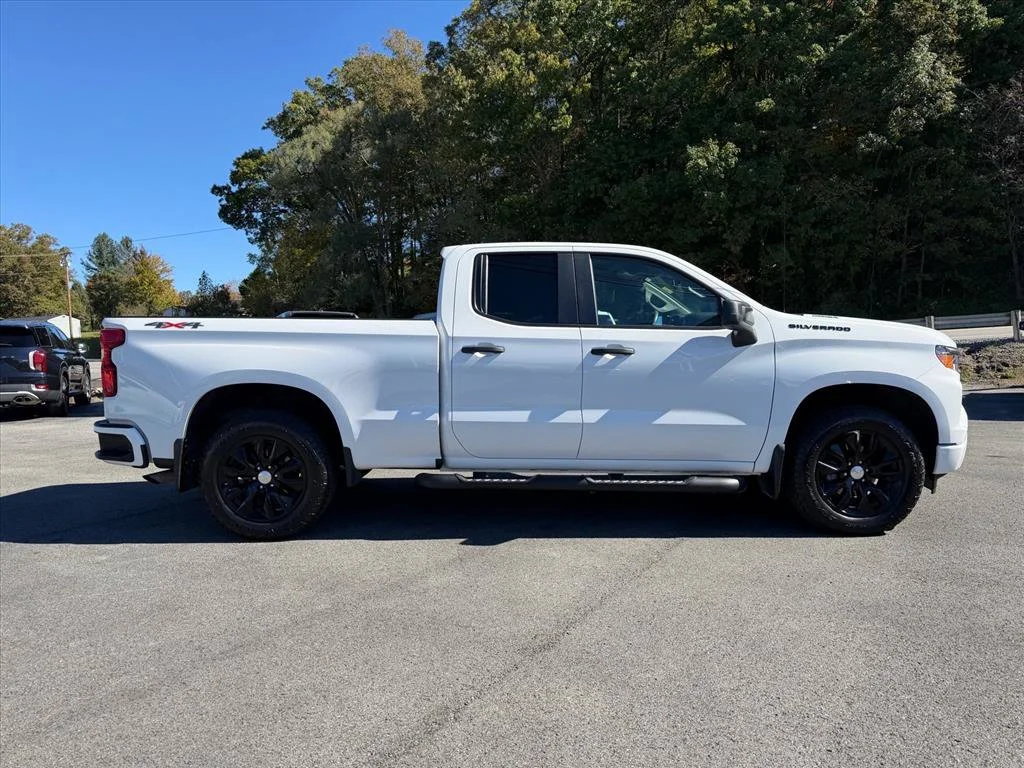 Used 2024 White Chevrolet Custom image 13