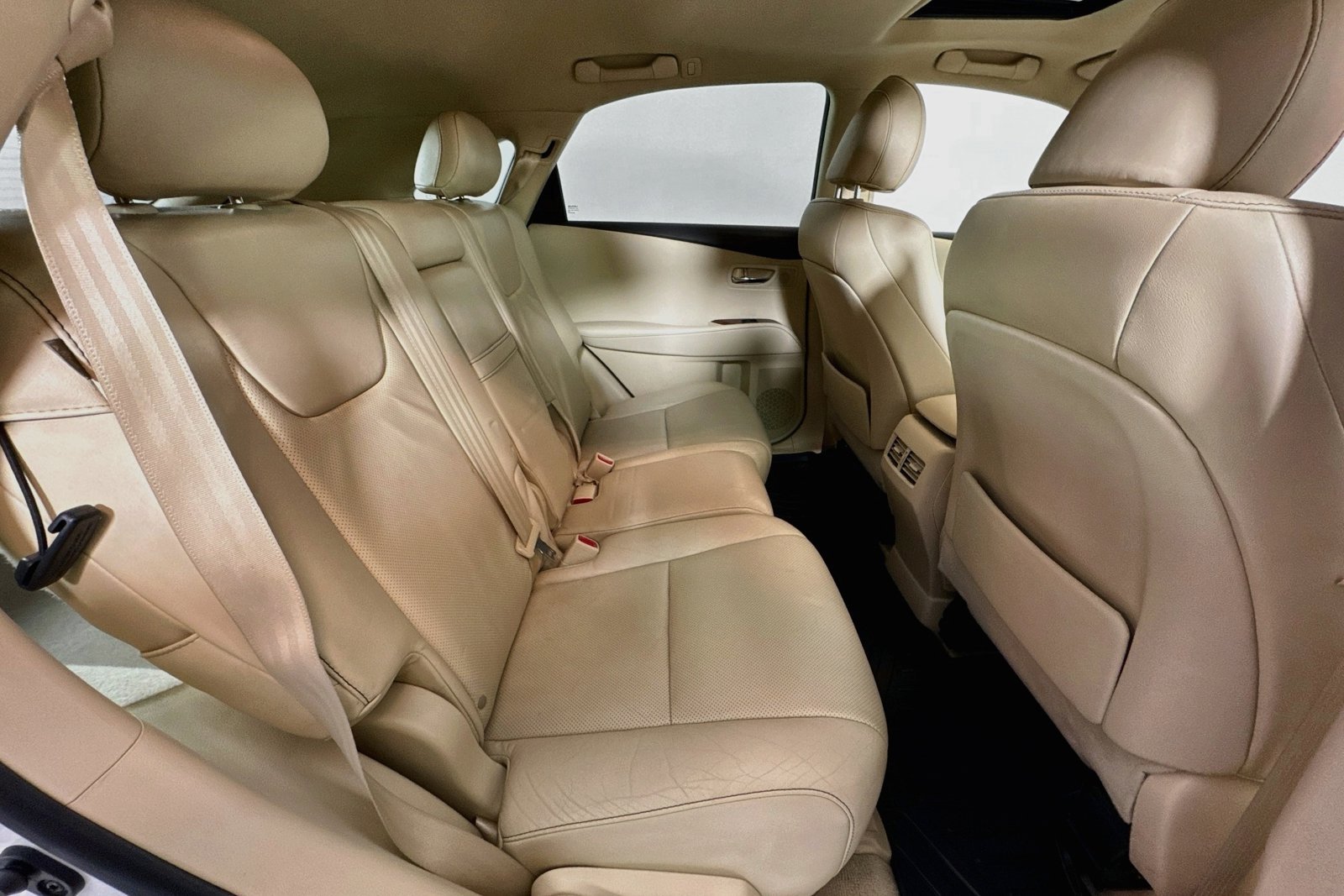 Used 2013 Starfire Pearl Lexus  image 25