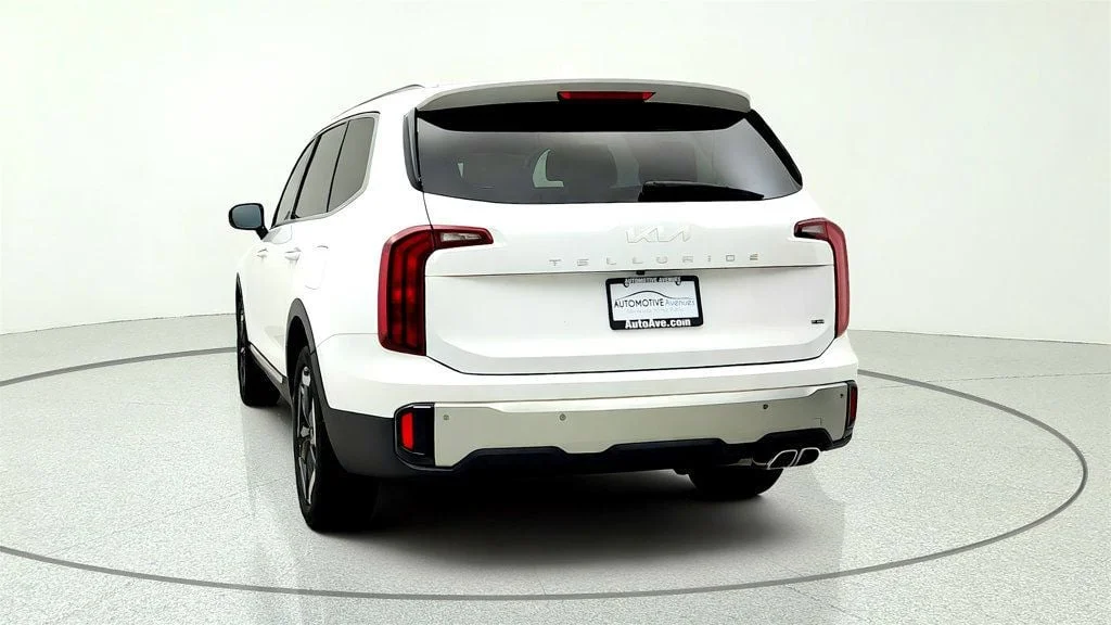 Used 2024 Glacial White Pearl Kia S AWD w/ Sunroof Package image 6