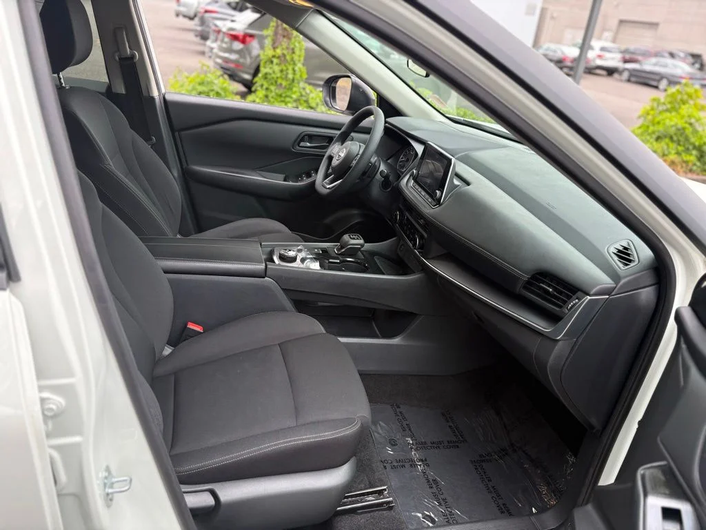 Used 2024 White Nissan S image 23