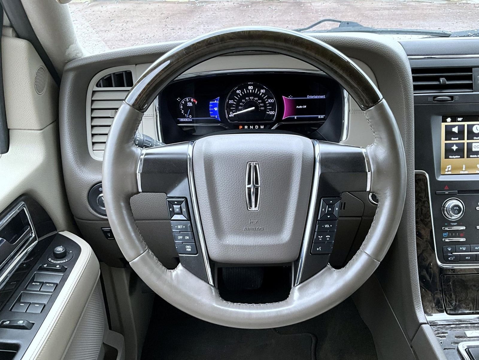 Used 2016 White Lincoln Select image 13