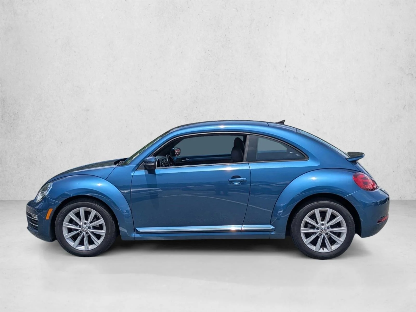 Used 2017 Silk Blue Metallic Volkswagen 1.8T SE image 8