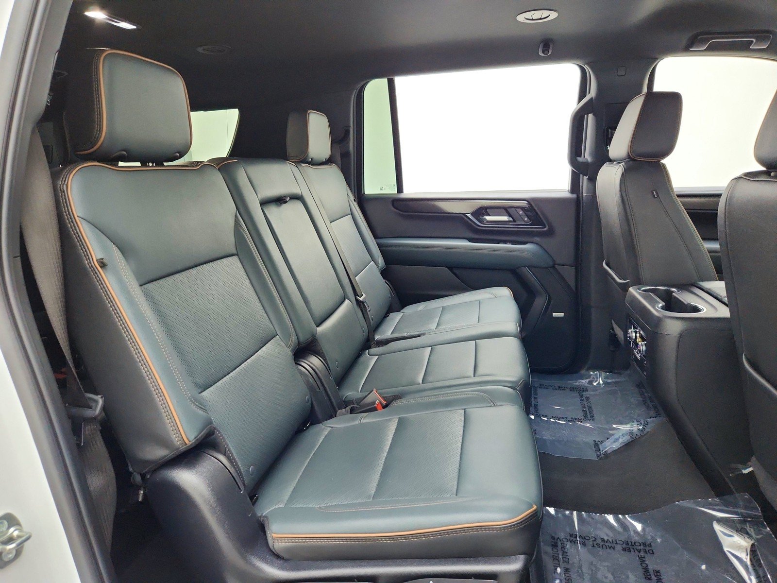 Used 2025 Summit White GMC AT4 image 31