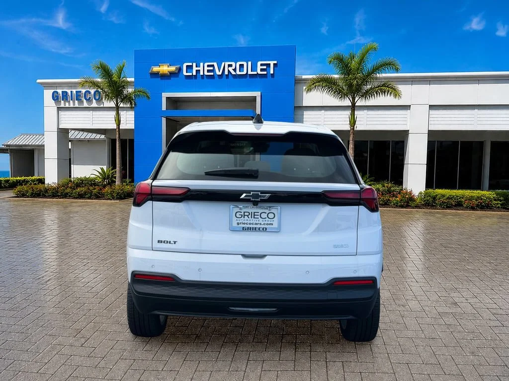 New 2027 Summit White Chevrolet LT image 4