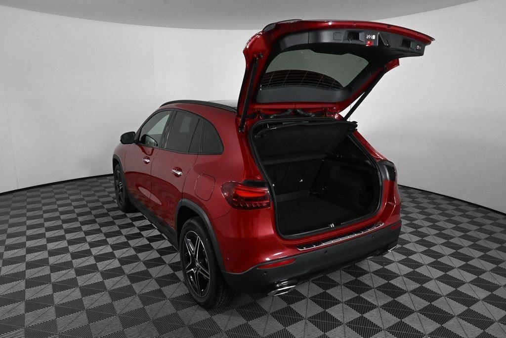 New 2026 MANUFAKTUR Patagonia Red Metallic Mercedes-Benz GLA 250 image 33