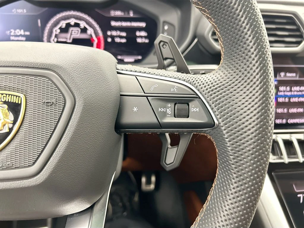 Used 2021  Lamborghini  image 12