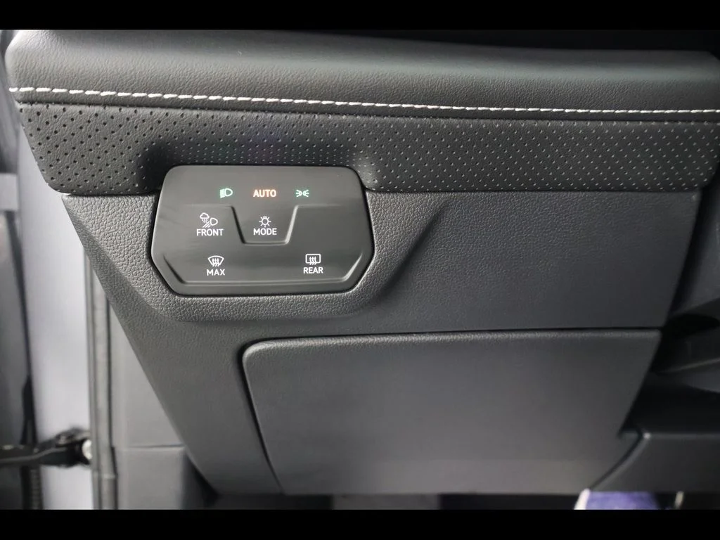 New 2026 Silver Volkswagen SE w/Technology image 26