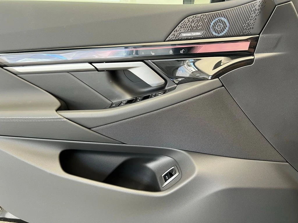 New 2027 Black Sapphire Metallic BMW 530i image 20