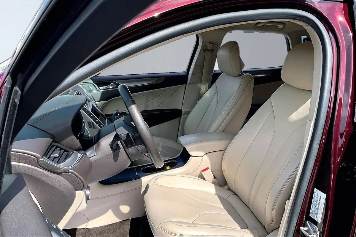 Used 2019 Red Lincoln Standard image 21