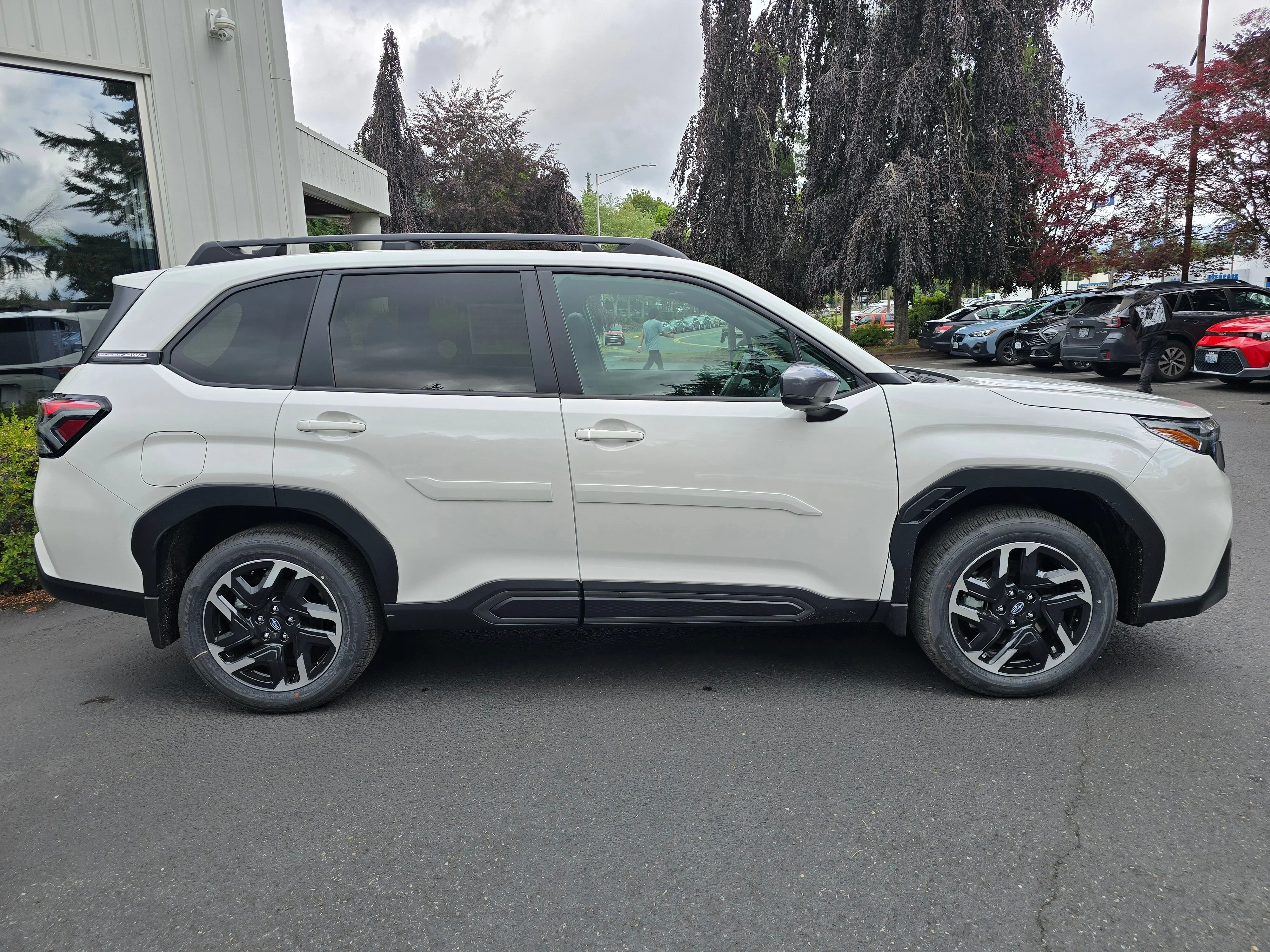 New 2026 CRYSTAL WHITE PEARL Subaru Limited image 3