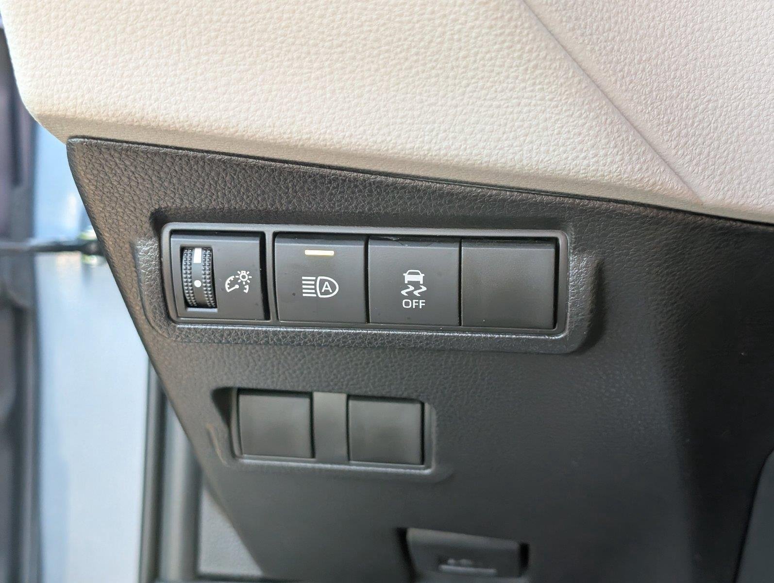 Used 2026 Celestite Toyota L image 29