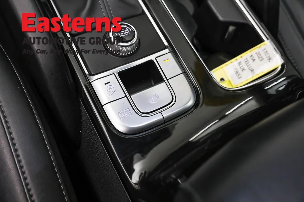 Used 2025 Black Kia S image 21
