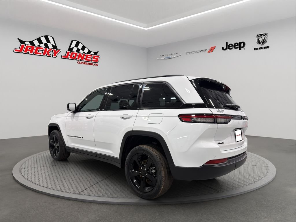 New 2026 Bright White Clear-Coat Exterior Paint Jeep Limited image 6