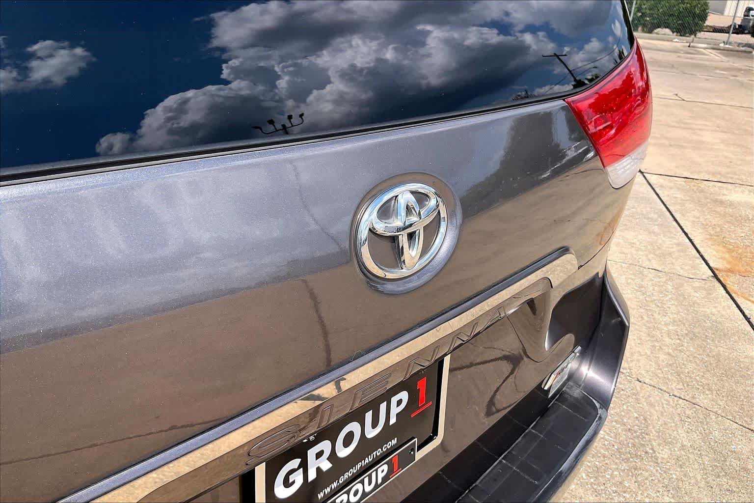 Used 2013 Predawn Gray Mica Toyota LE image 31