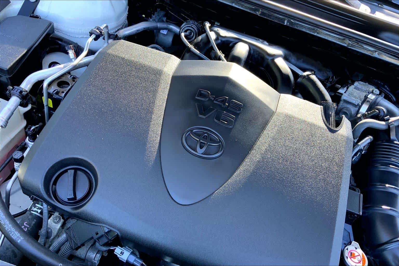 Used 2019 Wind Chill Pearl Toyota XLE image 33