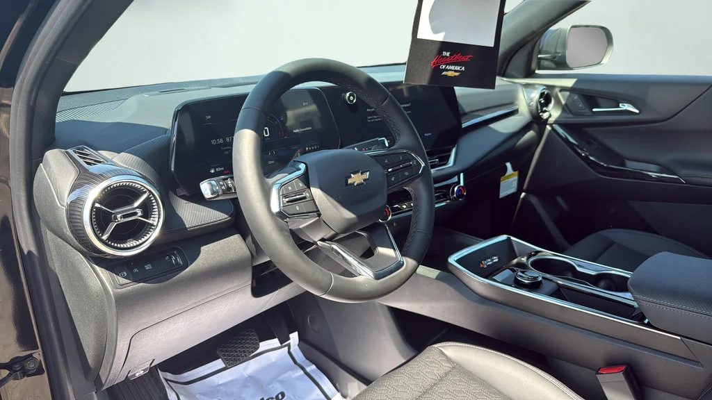 New 2027 Mosaic Black Metallic Chevrolet FWD LT image 33