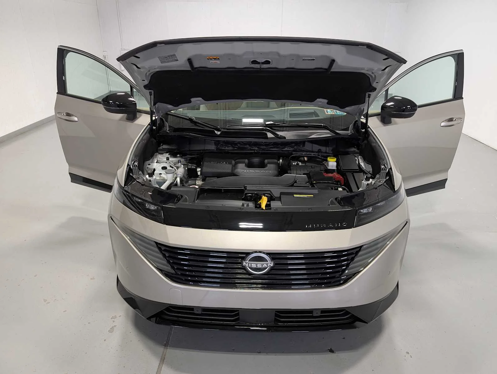Used 2026 Champagne Silver Metallic Nissan Platinum image 13