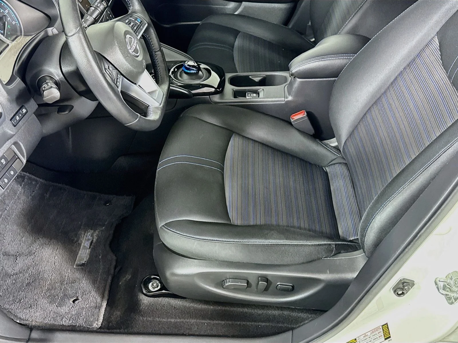 Used 2023 White Nissan SV Plus image 18