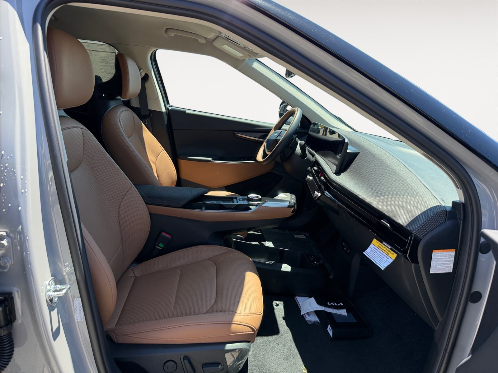 New 2026 Wolf Gray Kia WIND image 19