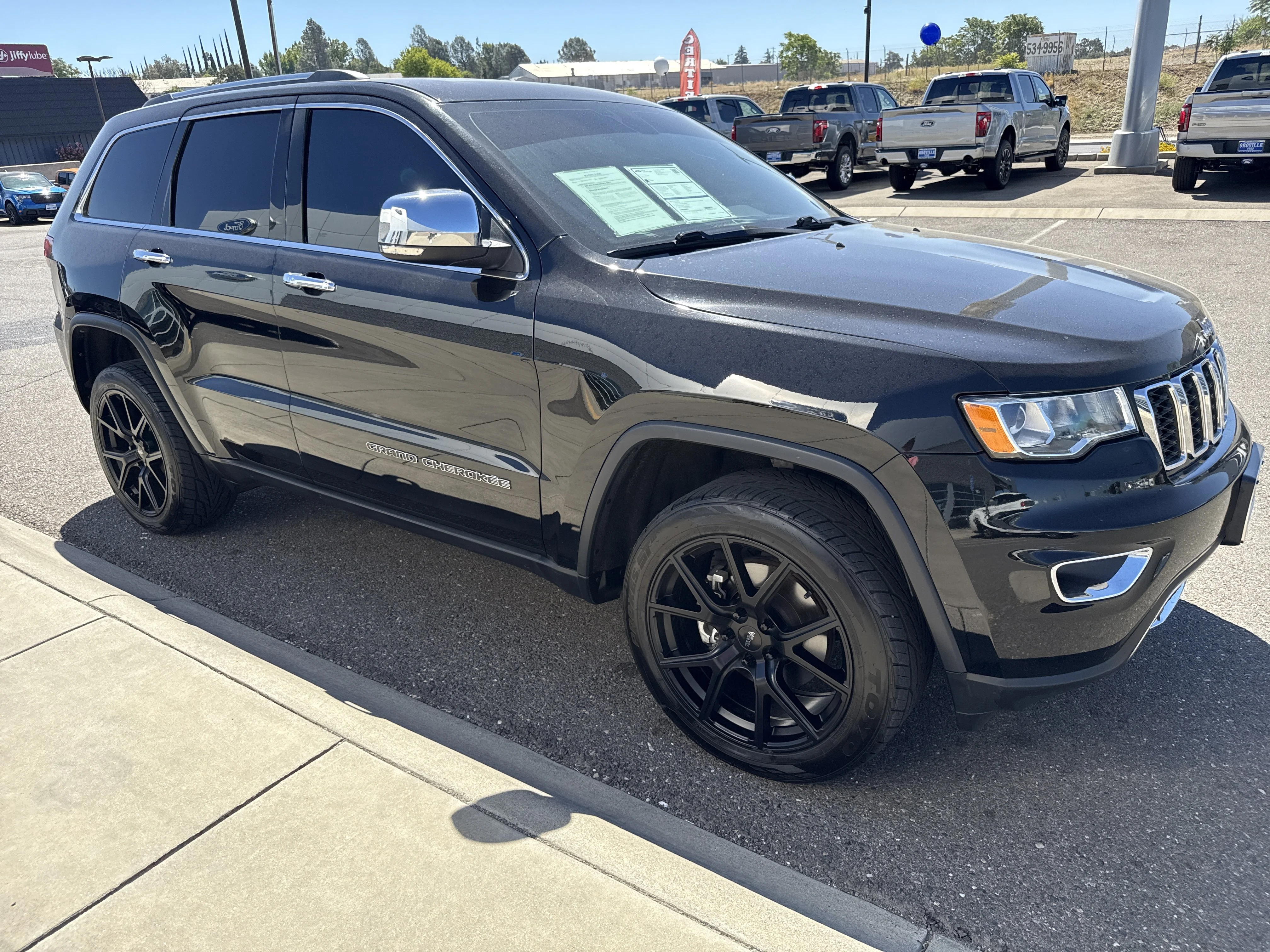 Used 2020 Diamond Black Crystal Pearlcoat Jeep Limited image 7
