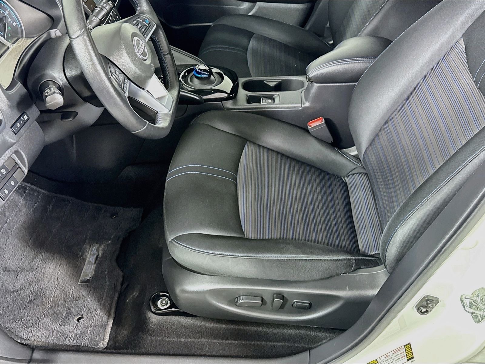 Used 2023 White Nissan SV Plus image 18