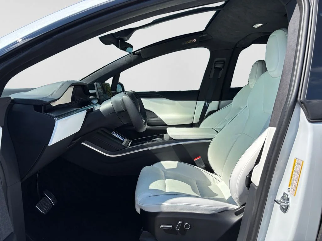 Used 2022 White Tesla Plaid image 10