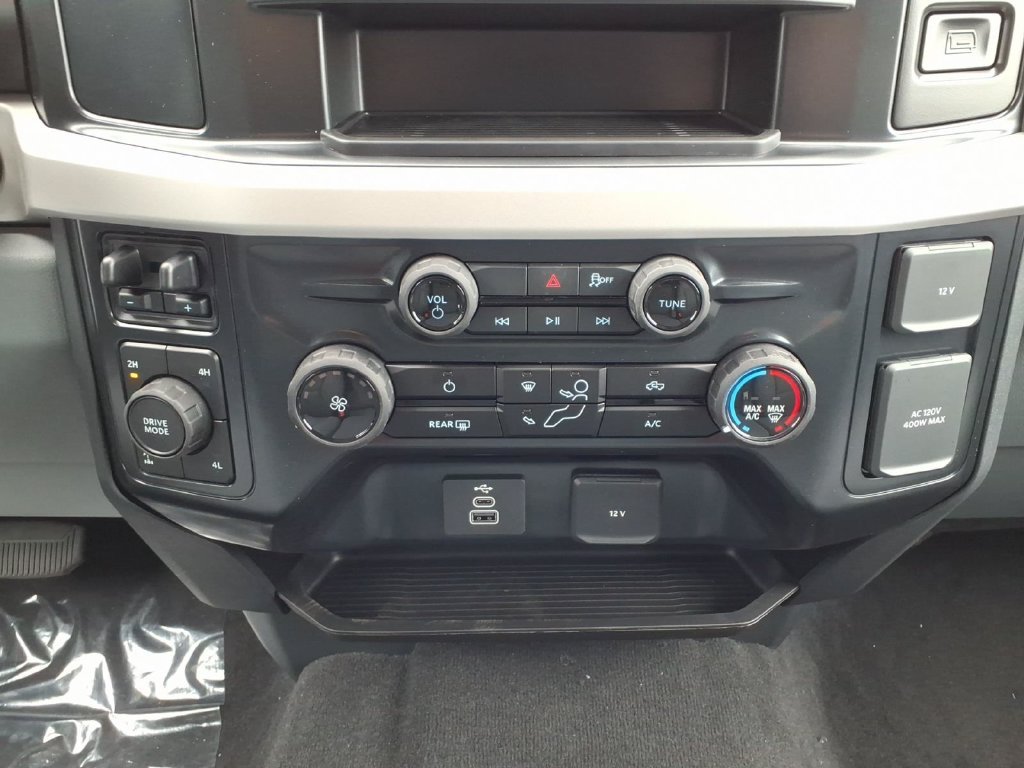 New 2027 Oxford White Ford F-250® XLT image 15