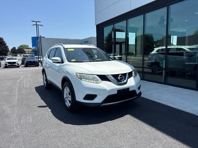 Used 2016 White Nissan S image 1