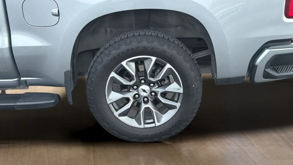Used 2025 Gray Chevrolet RST image 17