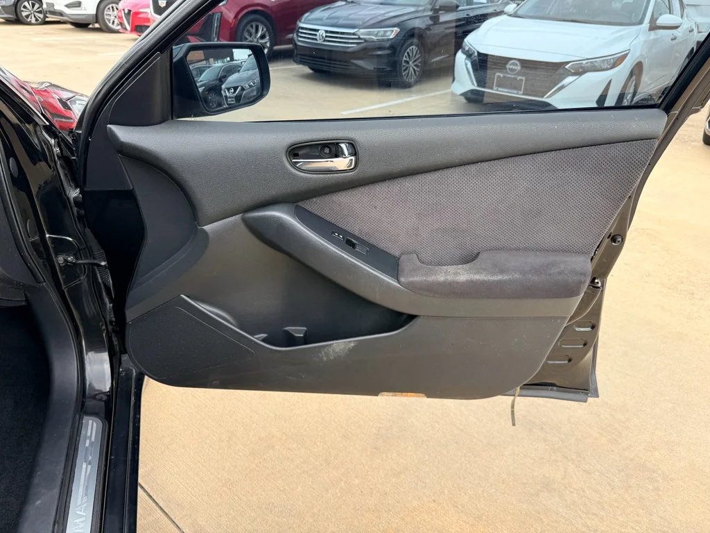 Used 2007 Super Black Nissan 2.5 S image 18