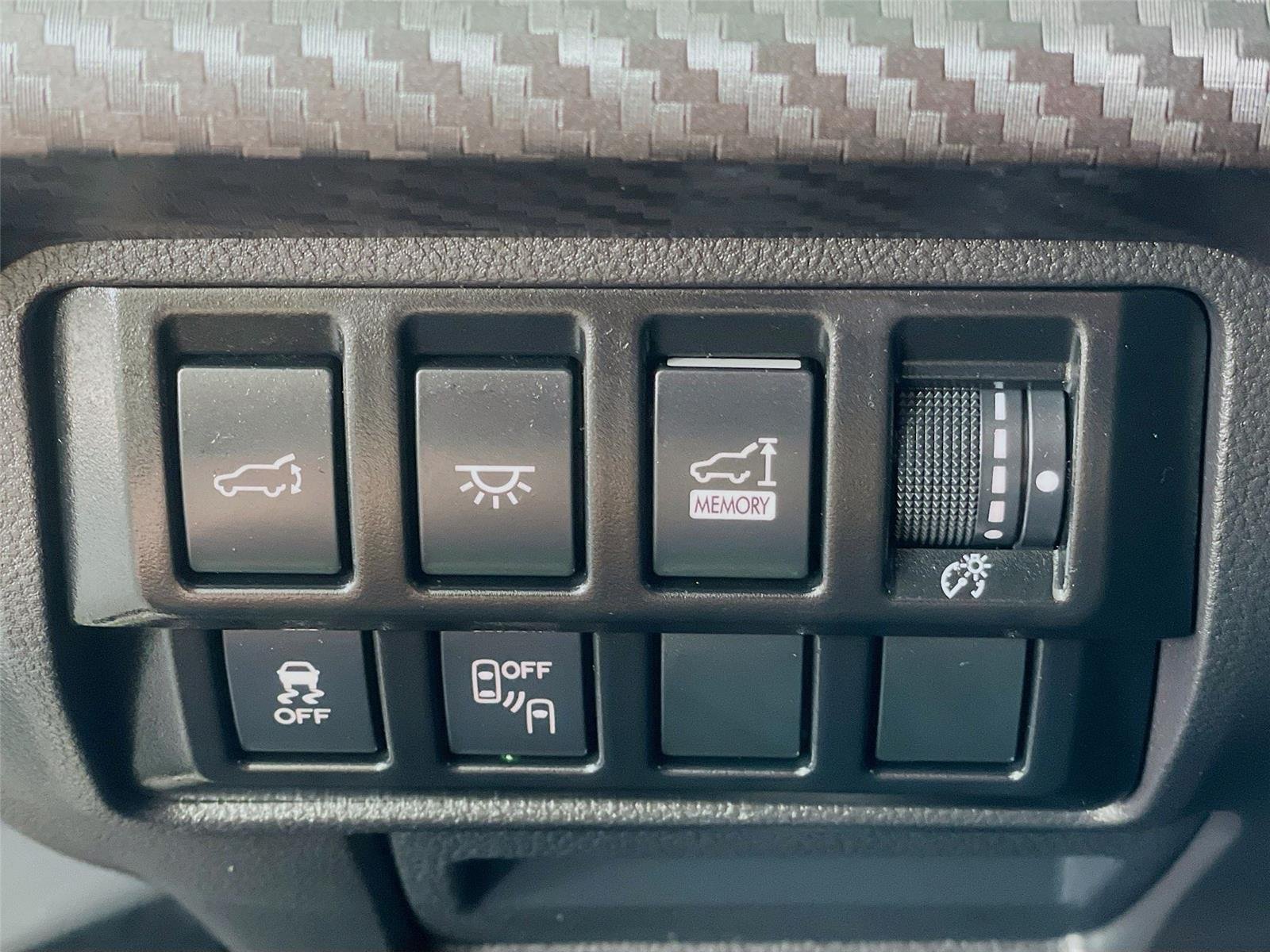 Used 2022 Autumn Green Metallic Subaru Onyx Edition image 14