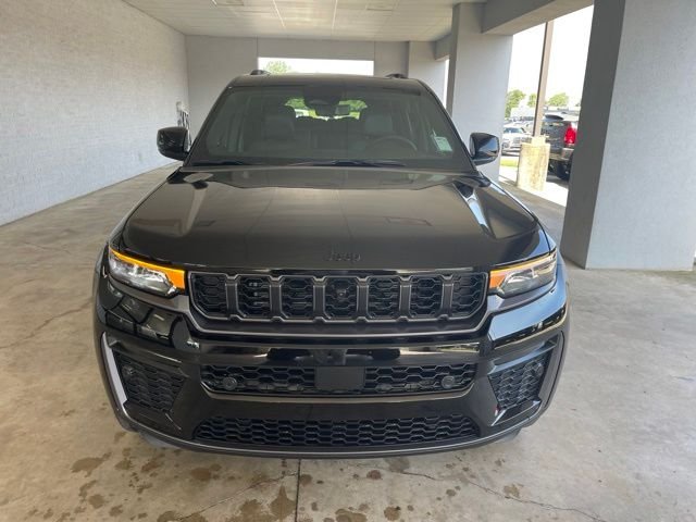 New 2026 Diamond Black Crystal Pearl-Coat Exterior Paint Jeep  image 6