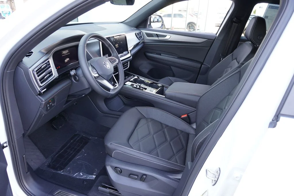 New 2026 White/off-white Volkswagen 2.0T SE w/Technology image 10