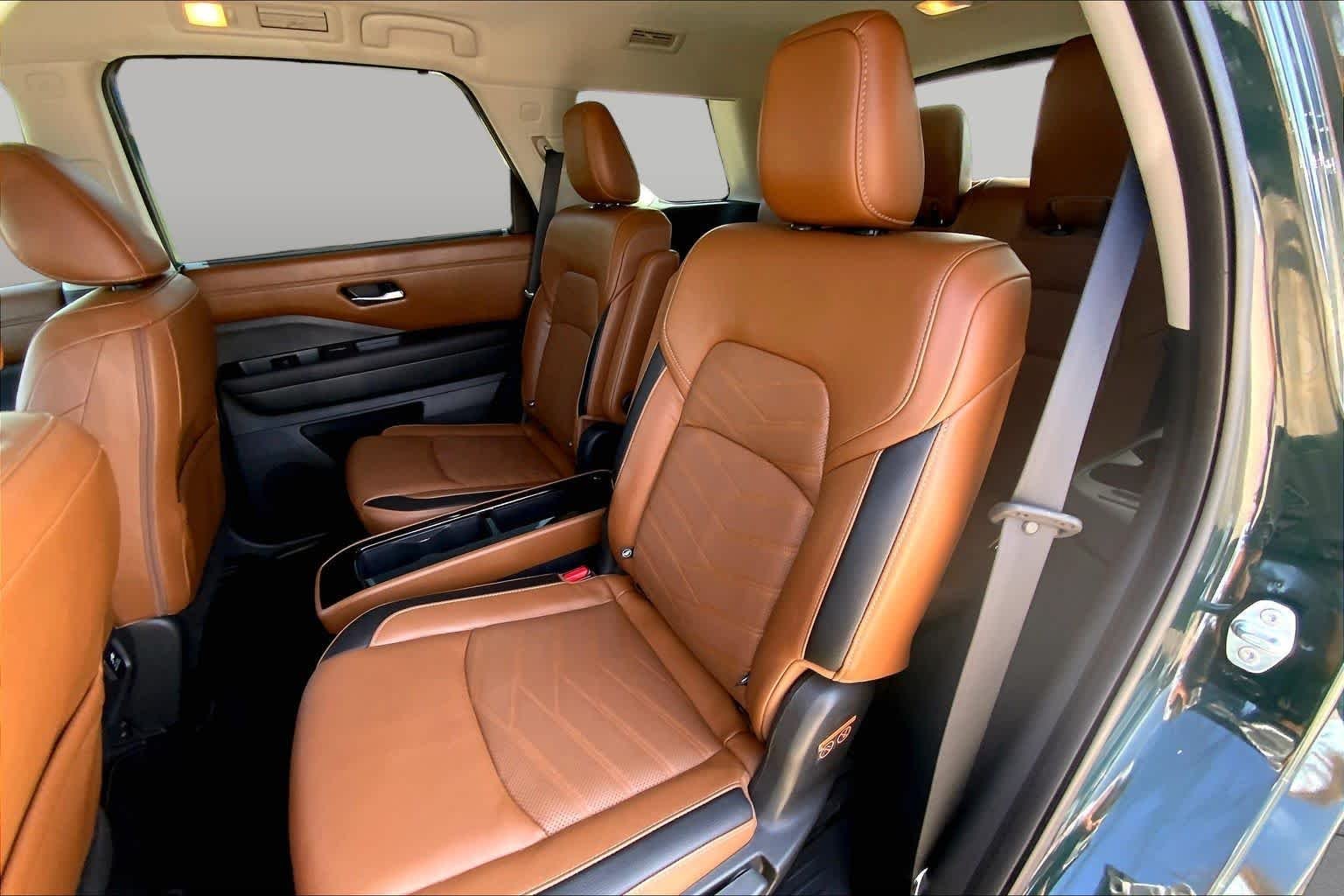 Used 2023 Obsidian Green Pearl Nissan Platinum image 19