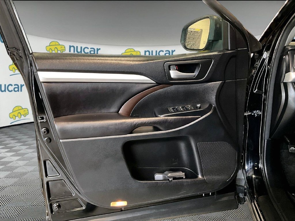Used 2017 Black Toyota XLE image 9