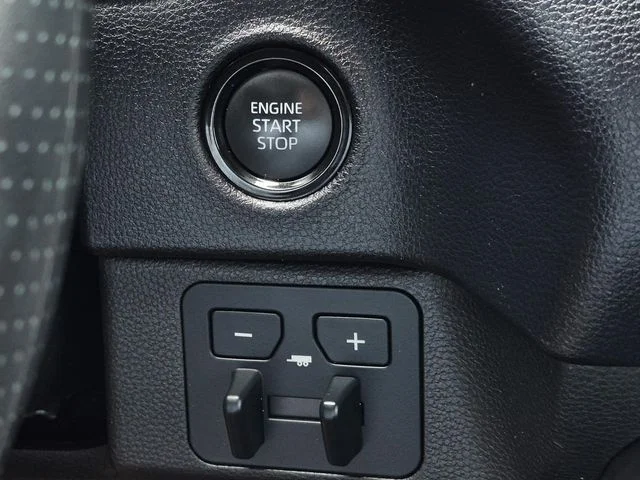 Used 2025 Ice Cap Toyota SR5 image 27